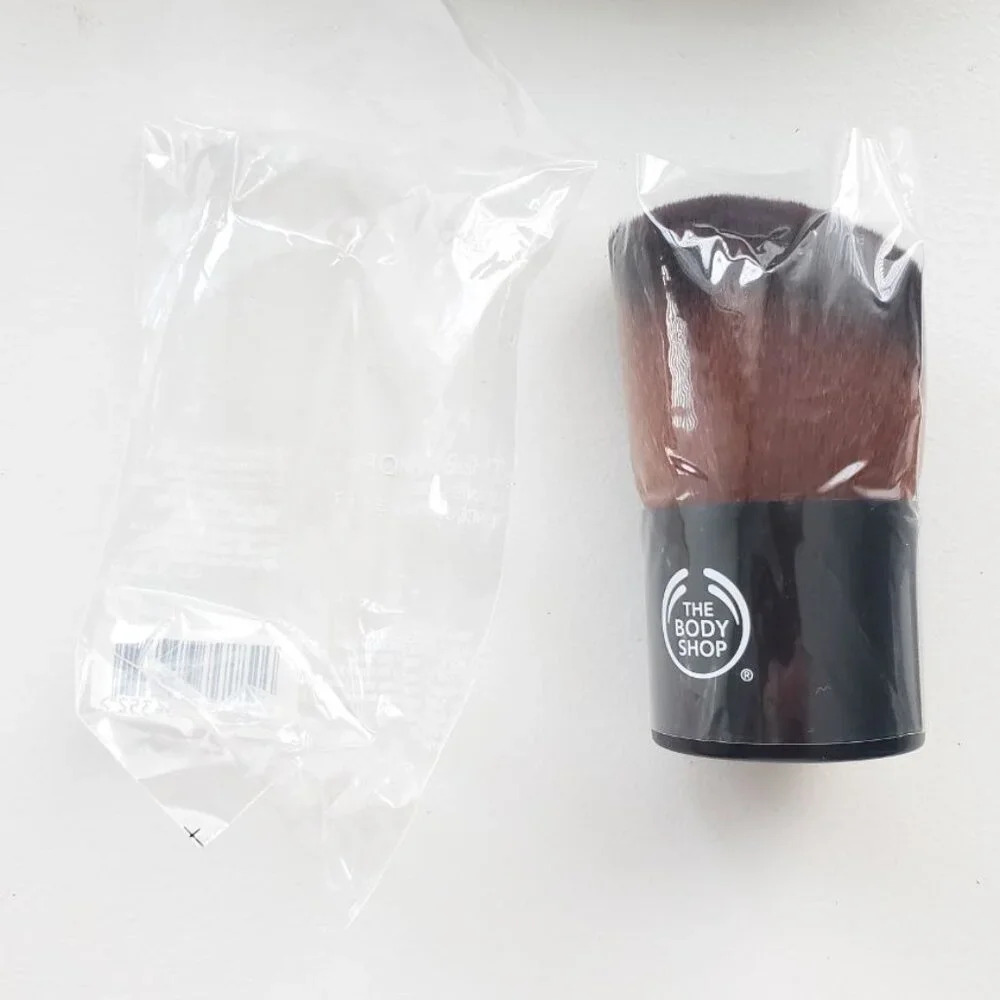 NEW Body  shop Slanted Kabuki brush